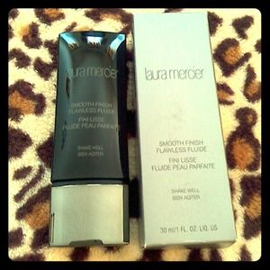 Laura Mercier Smooth Finish